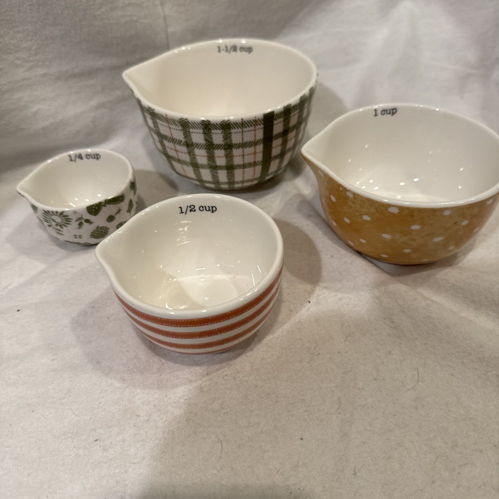 Chad Barrett Nesting Measuring Cups‎ Set of 4 Green Yellow Orange Ceramic Spout